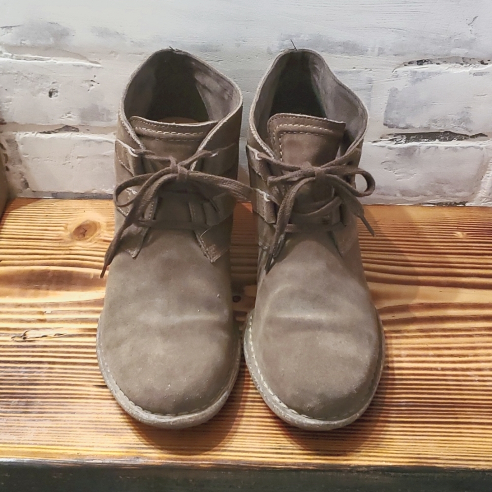 Clarks artisan booties women's size 10. Like new!